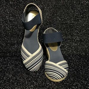 Chaps Size 7.5B Navy Blue & Off White Espadrilles